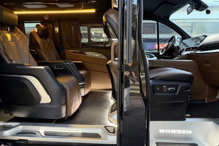 钧天黑武士Youth 2025款 2.0T 汽油巅峰版中控内饰7007