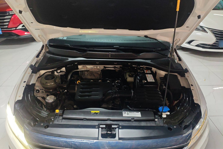 大众 朗逸 2019款 1.5L 自动舒适版 国VI机舱底盘24