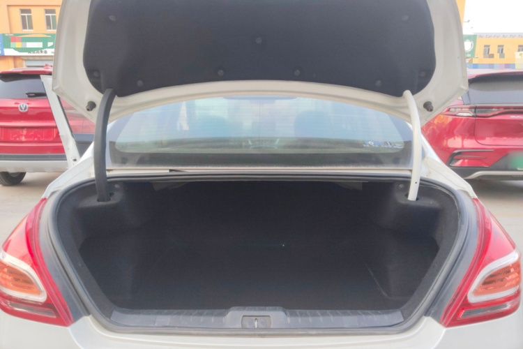 标致308 2014款 乐享版 经典 1.6L 手动优尚型机舱底盘23