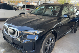 宝马X5 2026款 xDrive 30Li 尊享型M运动曜夜套装