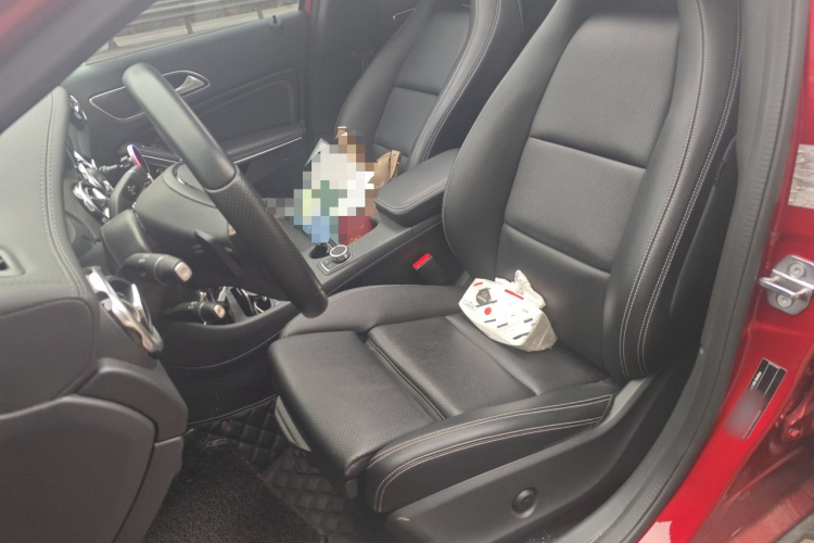 奔驰GLA 2018款 GLA 220 4MATIC 运动型中控内饰19