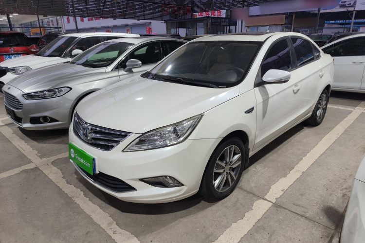 长安 逸动 2015款 1.6L 自动豪华型车身外观1