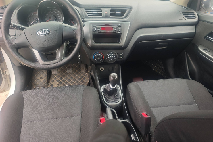 起亚K2 2012款 三厢 1.4L MT GLS纪念版局部细节14