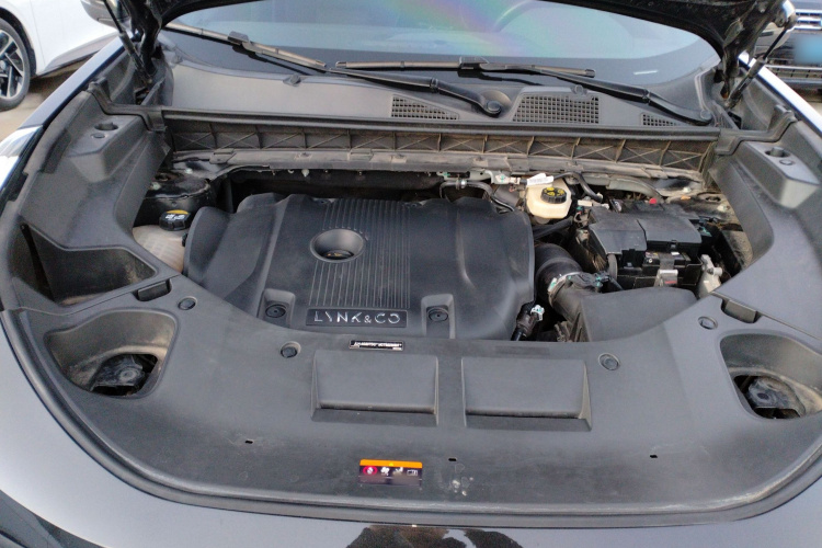 领克01 2021款 2.0TD 四驱暗夜版机舱底盘24