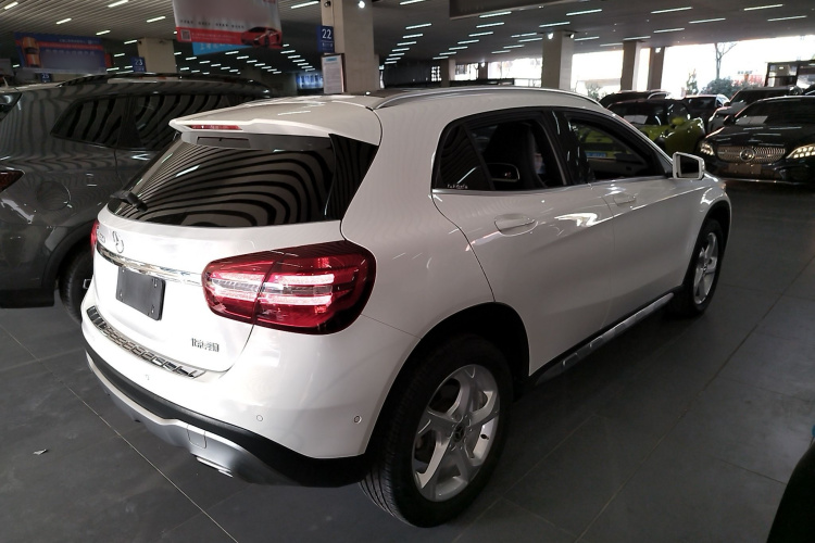 奔驰GLA 2018款 GLA 200 动感型车身外观7