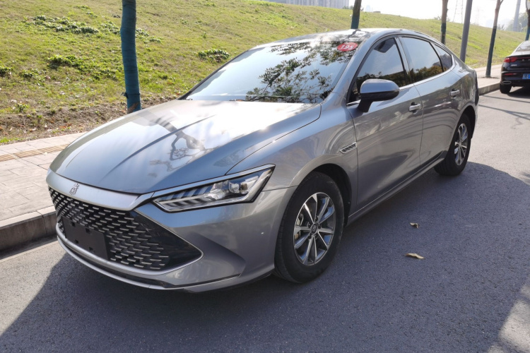 比亚迪 秦PLUS 2023款 冠军版 DM-i 55KM领先型车身外观1