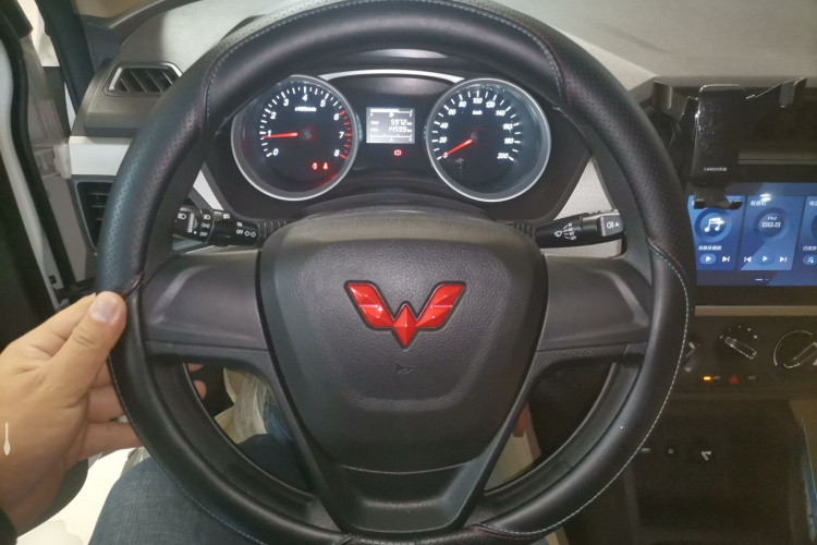 五菱汽车 五菱宏光 2021款 1.5L改款 S舒适型 液压助力LAR中控内饰13