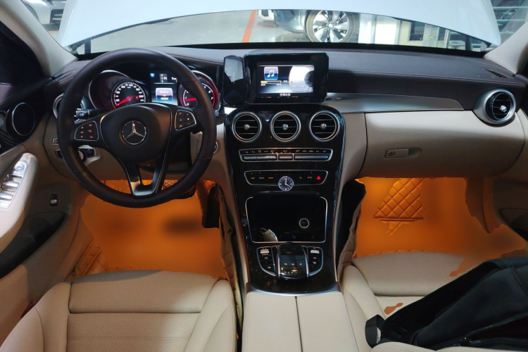 奔驰C级 2015款 C 200 L 4MATIC中控内饰7002