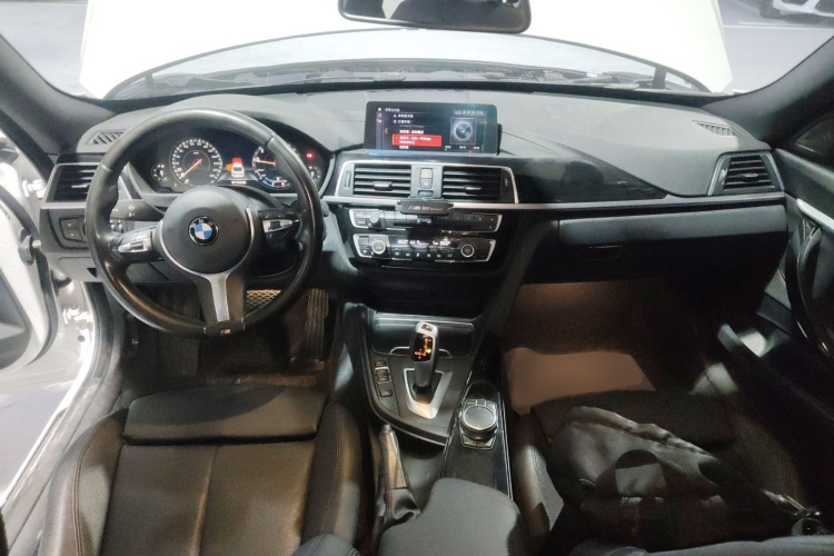 宝马3系GT 2019款 320i M运动套装中控内饰7002