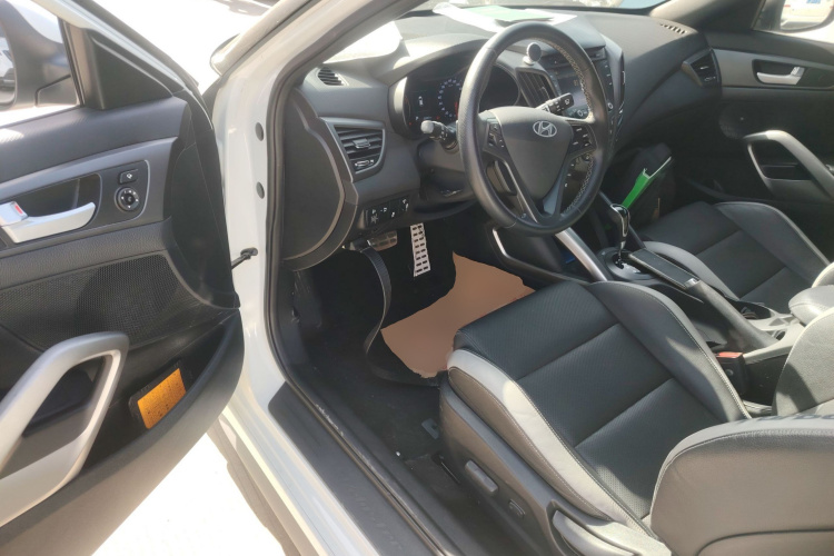 现代 Veloster飞思 2015款 1.6T 自动尊享版中控内饰20