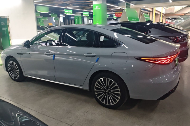 奇瑞 风云A8L 2025款 1.5TGDI 145km 豪华型车身外观4