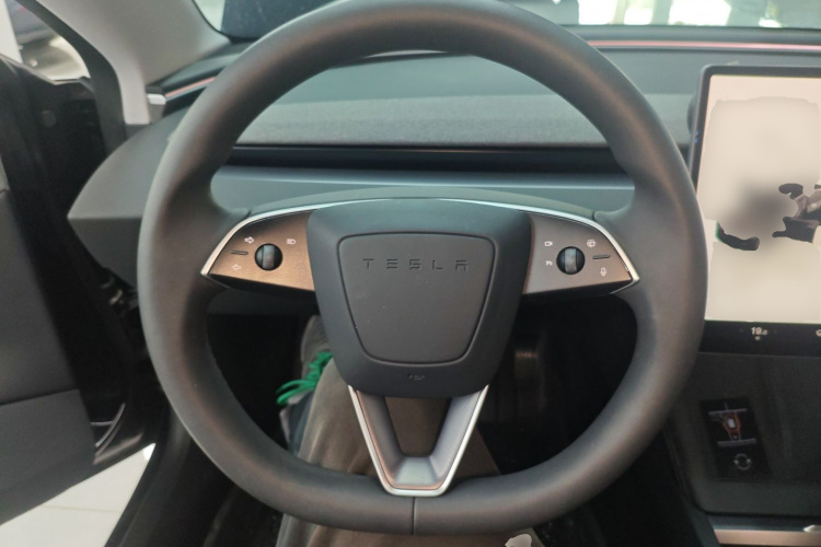 特斯拉 Model 3 2023款 后轮驱动版中控内饰13