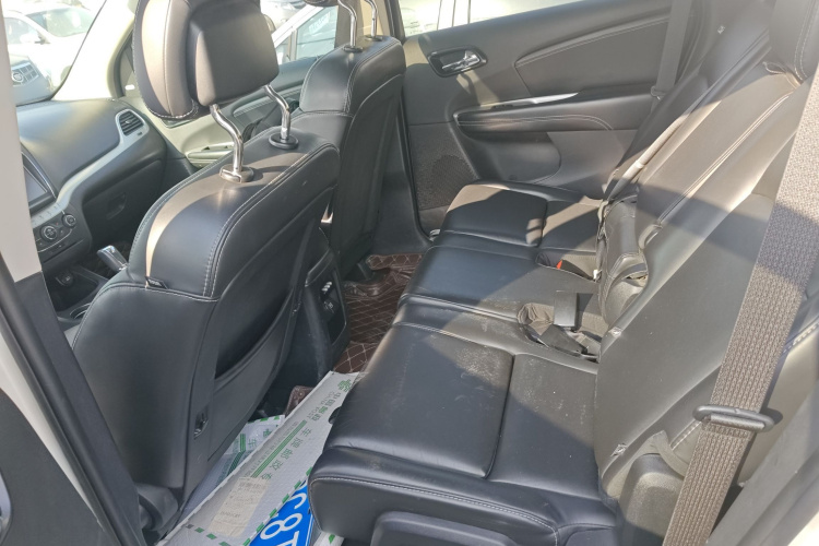 道奇 酷威 2013款 2.4L 两驱尊尚版中控内饰21