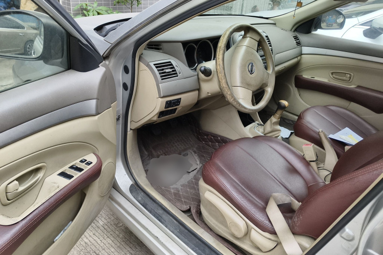 日产 轩逸 2012款 经典 1.6XE 手动舒适版中控内饰20