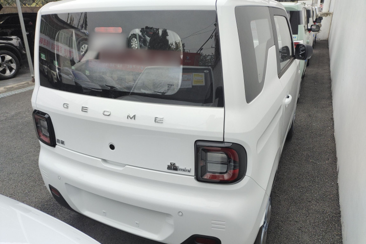 吉利银河 2024款 熊猫mini 200km 耐力熊车身外观7