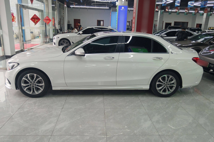 奔驰C级 2018款 C 180 L 时尚型运动版车身外观4