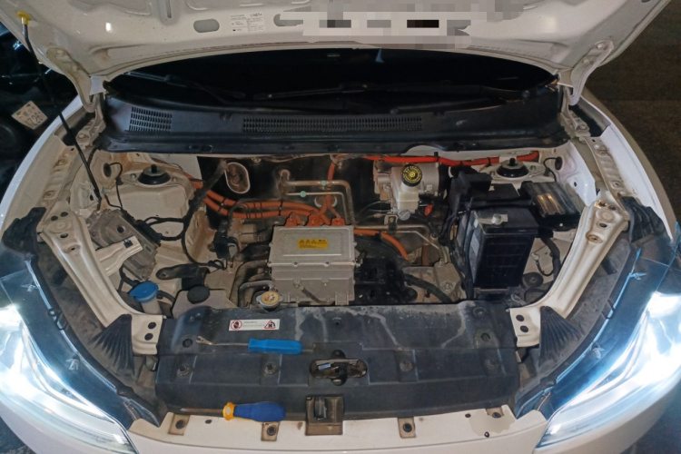 哪吒汽车 哪吒V 2022款 潮 300 Lite 磷酸铁锂局部细节24