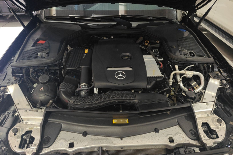 奔驰E级 2018款 改款 E 300 L 时尚型机舱底盘24