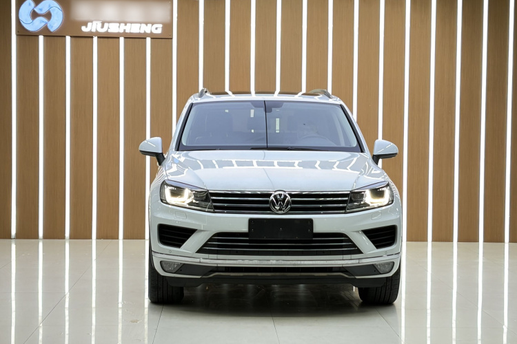 大众 途锐 2015款 3.0TSI 标配型中控内饰7004