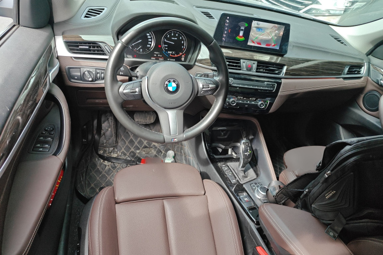宝马X1 2020款 xDrive25Li 尊享型中控内饰13