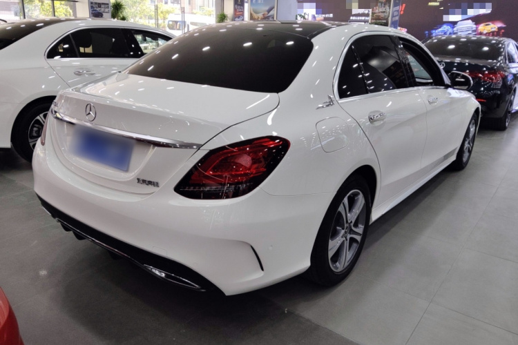 奔驰C级 2020款 改款 C 260 L 运动版车身外观7