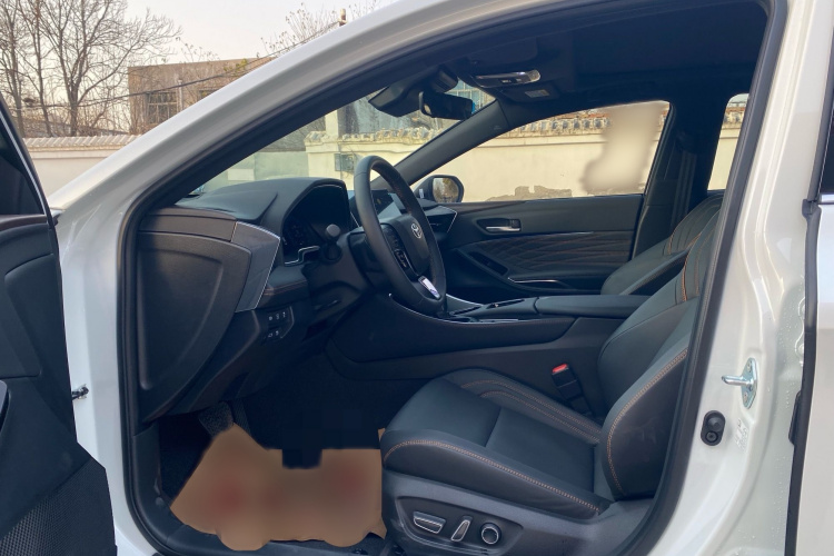 丰田 亚洲龙 2024款 双擎 2.5L XLE尊贵版中控内饰7002