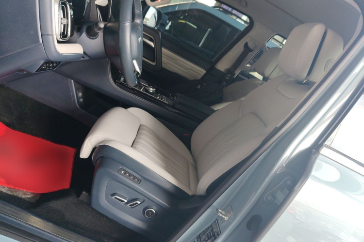 北京BJ60 2022款  2.0T 五一版 五座局部细节19