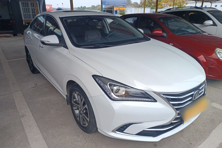 长安 逸动 2018款 1.6L GDI 手动领尚型车身外观3