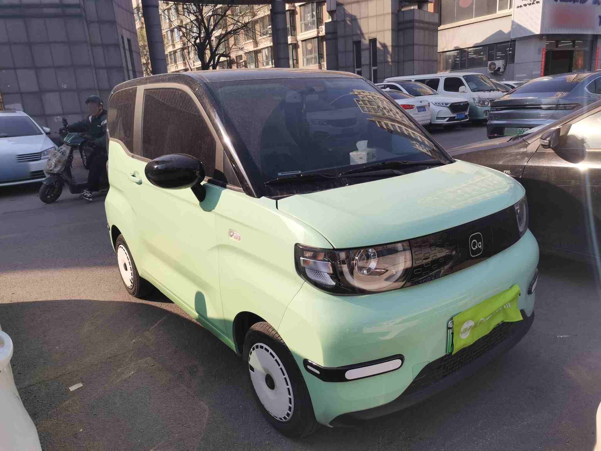 车辆右前45度外观展示