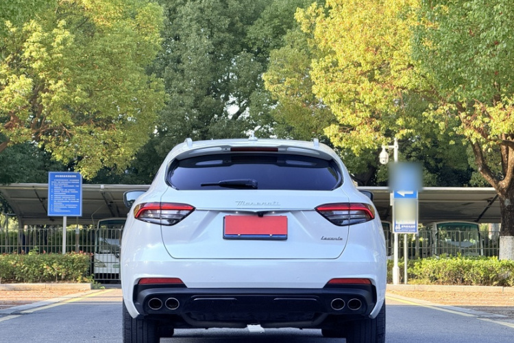 玛莎拉蒂 Levante 2022款 3.0T Modena车身外观6002