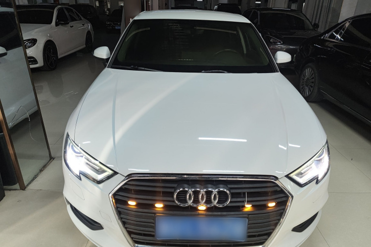 奥迪A3 2018款 30周年年型 Limousine 35 TFSI 进取型车身外观2