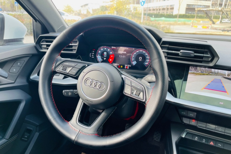 奥迪A3 2023款 改款 A3L Limousine 35 TFSI 时尚运动型中控内饰7004