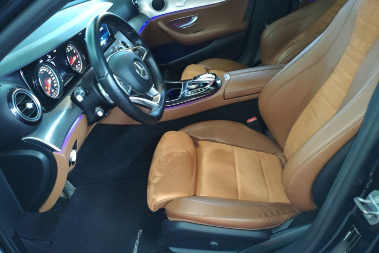 奔驰E级 2017款 E 200 运动型中控内饰19