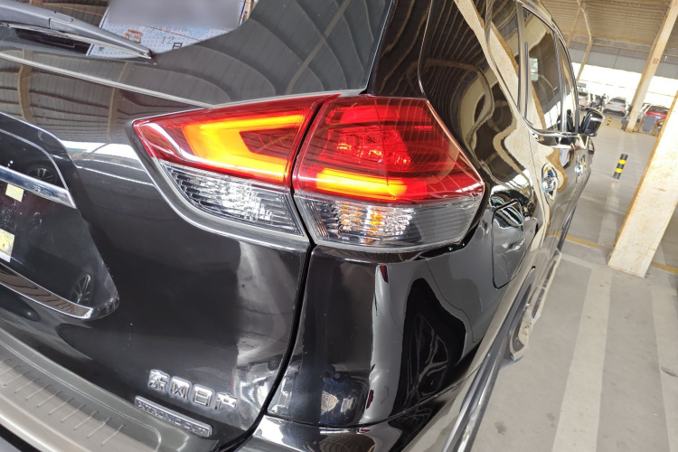 日产 奇骏 2019款 2.0L CVT智联舒适版 2WD车身外观9