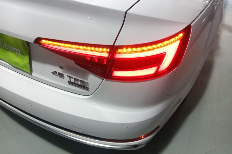 奥迪A4L 2019款 45 TFSI quattro 个性运动版 国VI车身外观9