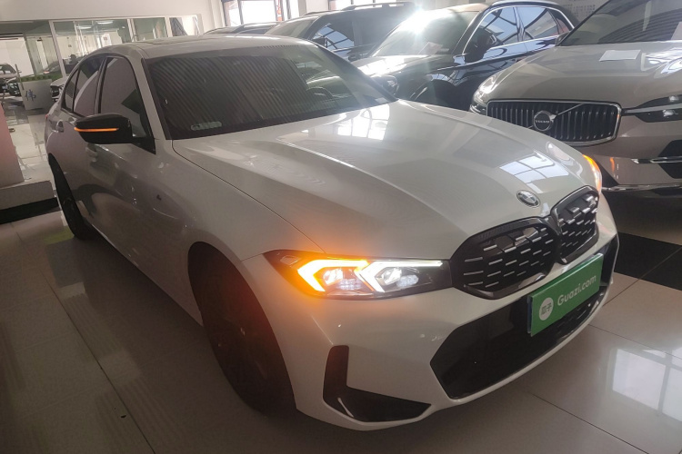 宝马3系 2024款 325i M运动曜夜套装车身外观6002
