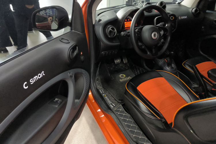 smart fortwo 2018款 1.0L 52千瓦硬顶灵动版 国V中控内饰20