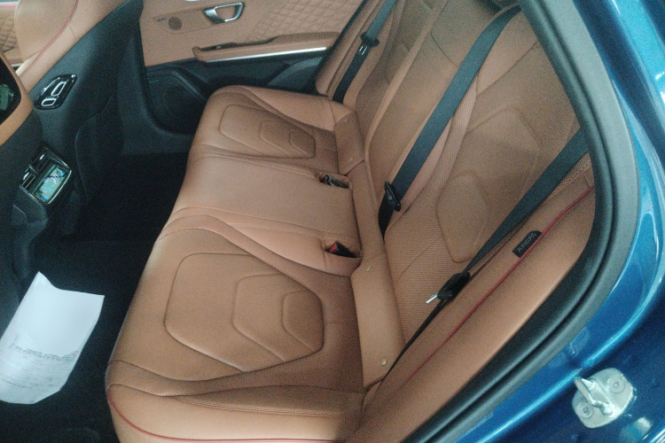 比亚迪 汉 2022款 EV 创世版 715KM前驱旗舰型中控内饰21