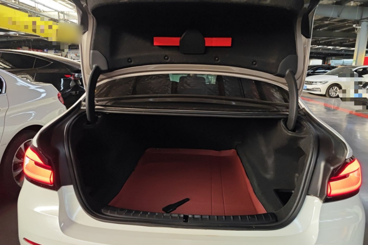 宝马5系 2022款 改款 530Li 领先型 豪华套装机舱底盘23