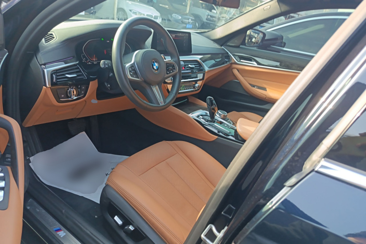 宝马5系 2020款 530Li 尊享型 M运动套装中控内饰19