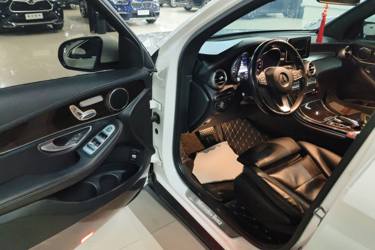 奔驰GLC 2019款 GLC 260 L 4MATIC 动感型中控内饰7003