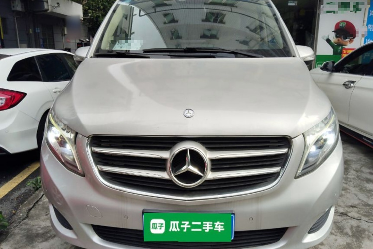 奔驰V级 2017款 V 260 领航版车身外观2
