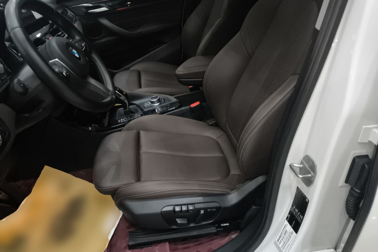 宝马X1 2020款 sDrive20Li 尊享型中控内饰19