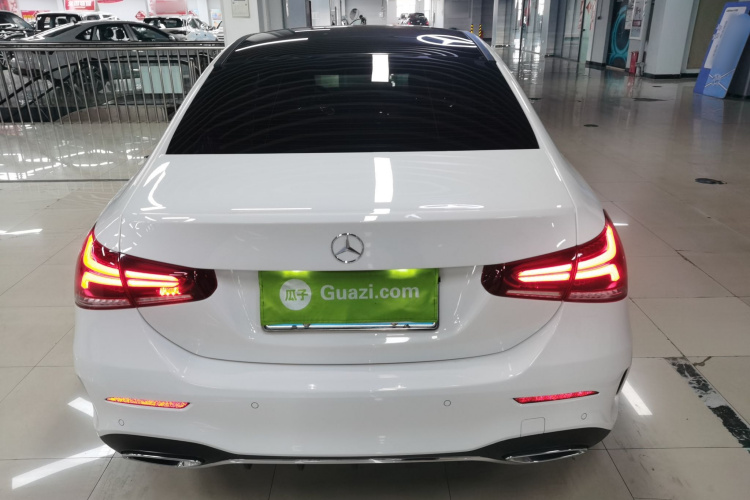 奔驰A级 2022款 改款三 A 200 L 运动轿车时尚型车身外观6