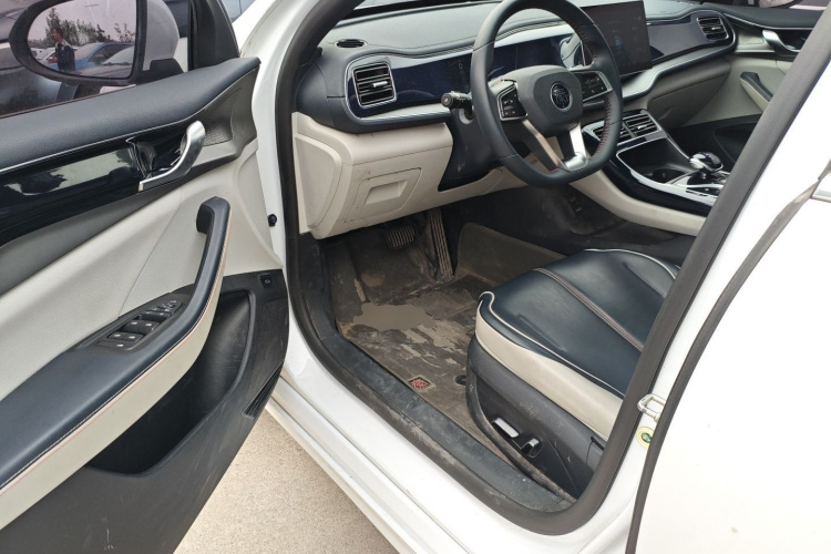 比亚迪 秦PLUS 2021款 DM-i 55KM 旗舰型中控内饰20