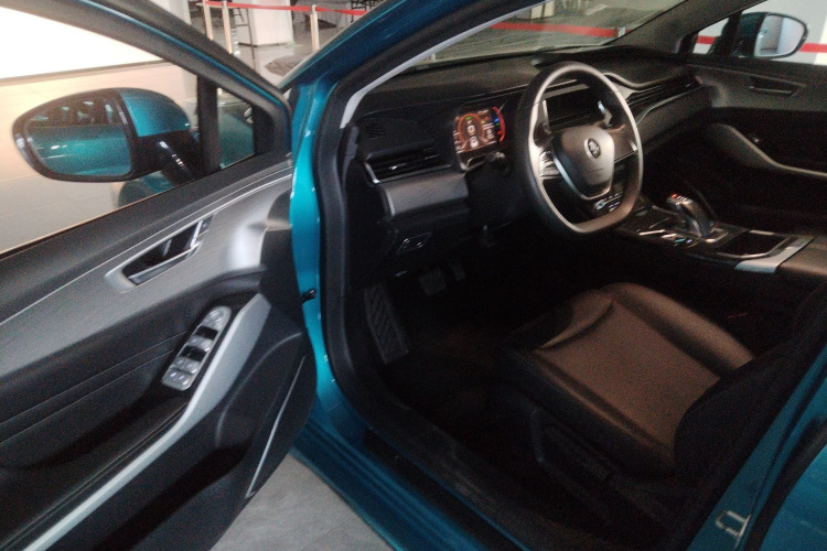 江铃集团新能源 羿 2023款 标准续航行业版中控内饰20