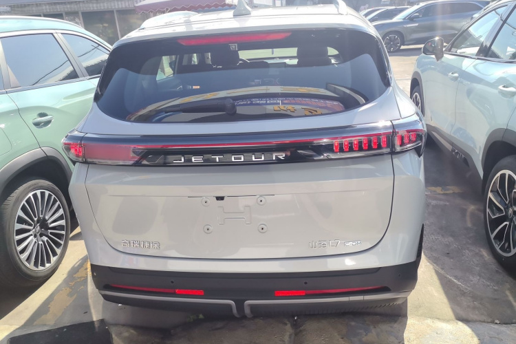 捷途山海L7 2024款 1.5T 120km ULTRA 7座车身外观6