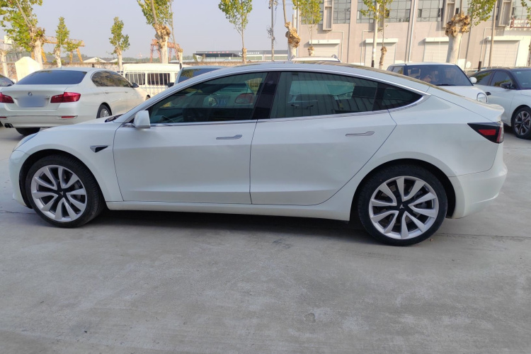 特斯拉 Model 3 2019款 标准续航后驱升级版车身外观4