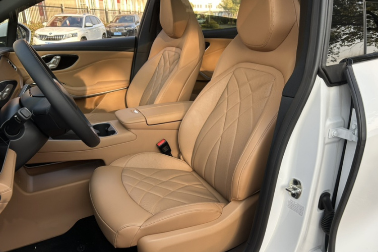 飞凡汽车 飞凡R7 2025款 长续版中控内饰7001