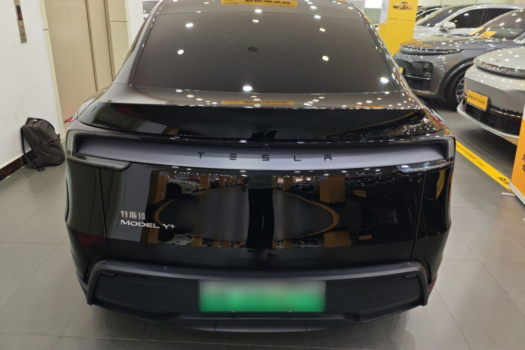 特斯拉 Model Y 2025款 后轮驱动版车身外观6